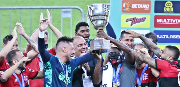 O massagista levantou a Taça Guanabara a pedido dos jogadores