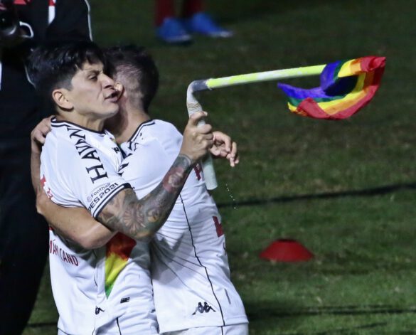 Germán Cano comemora seu gol 