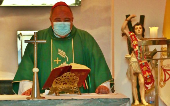 Dom Orani Tempesta reza uma missa no Santuário na base do Cristo Redentor 