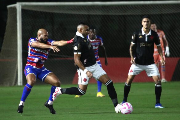 Payet tenta passe no ataque - Foto: Marco Moraes