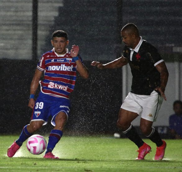 Machuca tenta jogada ofensiva - Foto: Marco Moraes