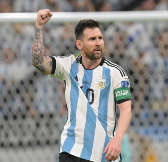 Messi levando a Argentina para mais uma vitória